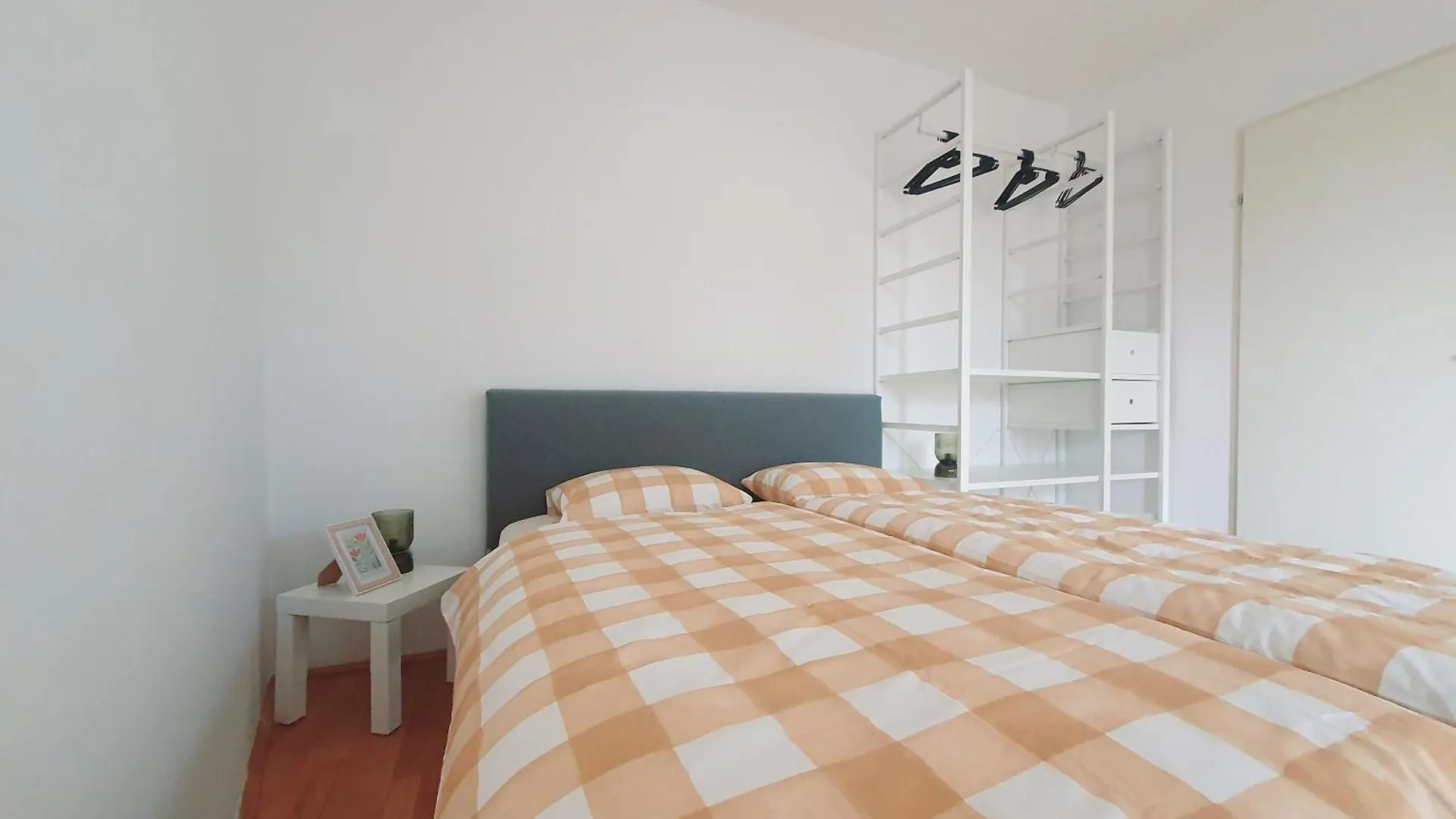 Near Lake One Bedroom Adorable Apartment Vienna