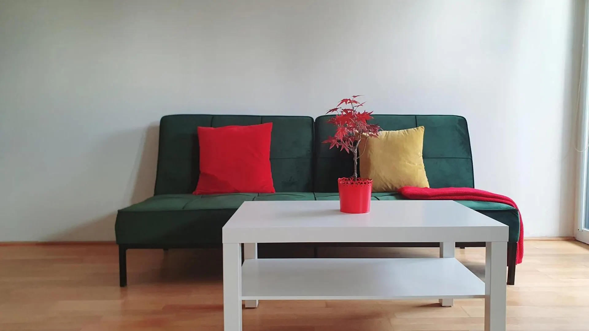 Near Lake One Bedroom Adorable Apartment Vienna