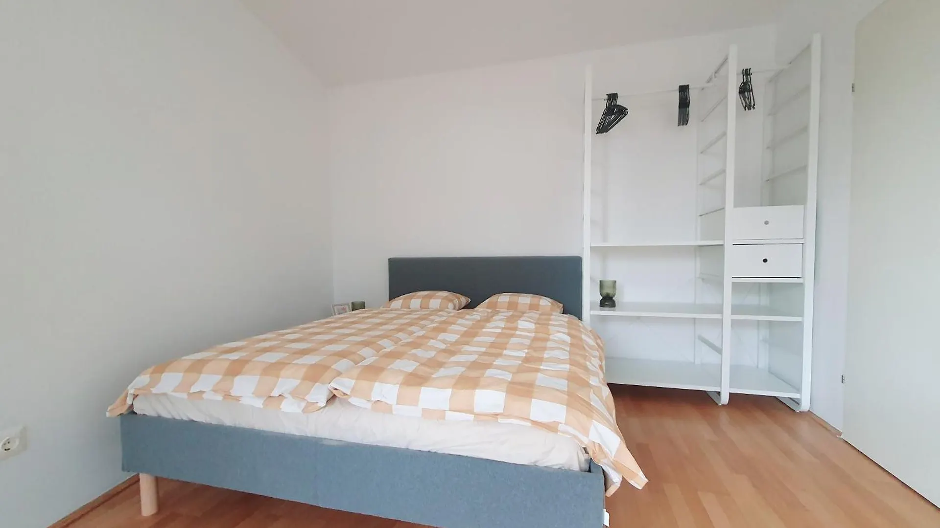 Near Lake One Bedroom Adorable Apartment Vienna Austria