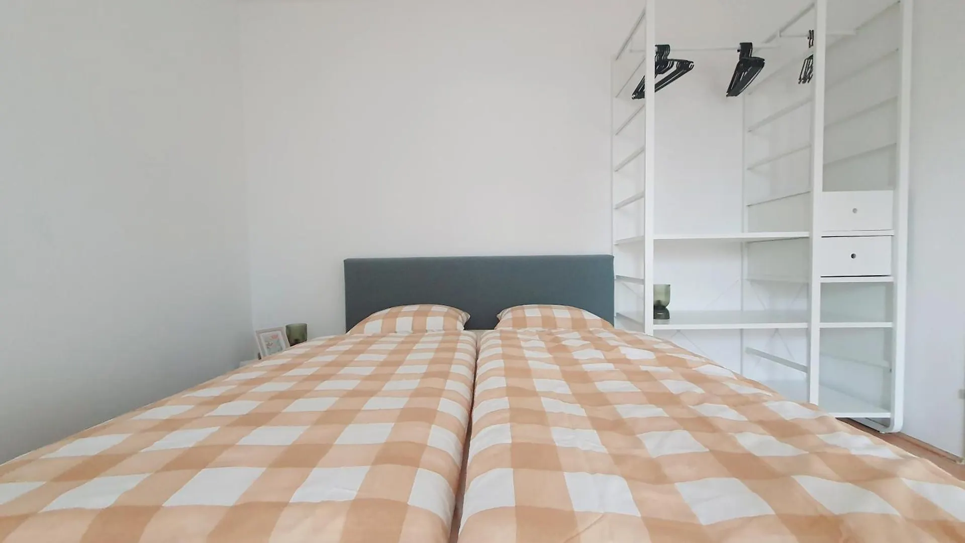 Near Lake One Bedroom Adorable Apartment Vienna
