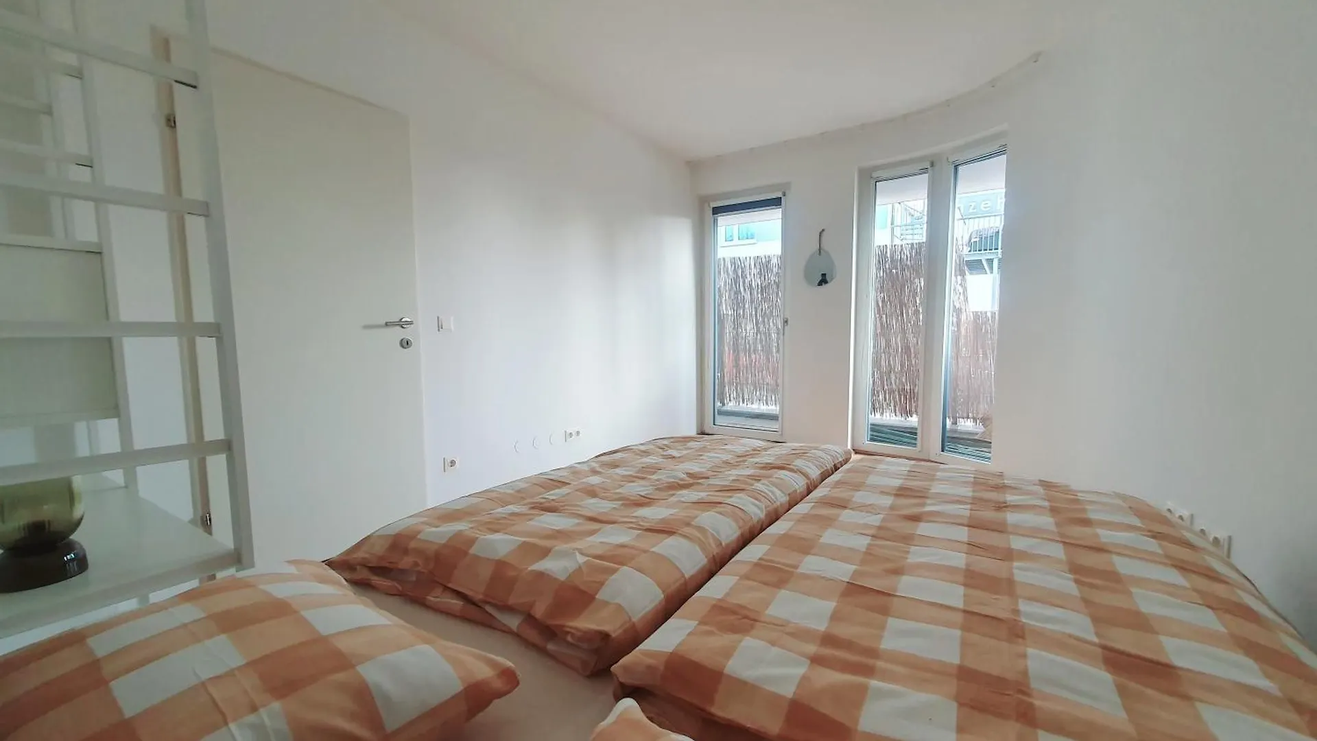 Near Lake One Bedroom Adorable Apartment Vienna